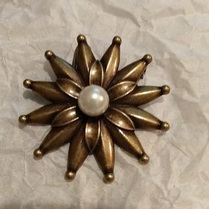 Decorative brooch